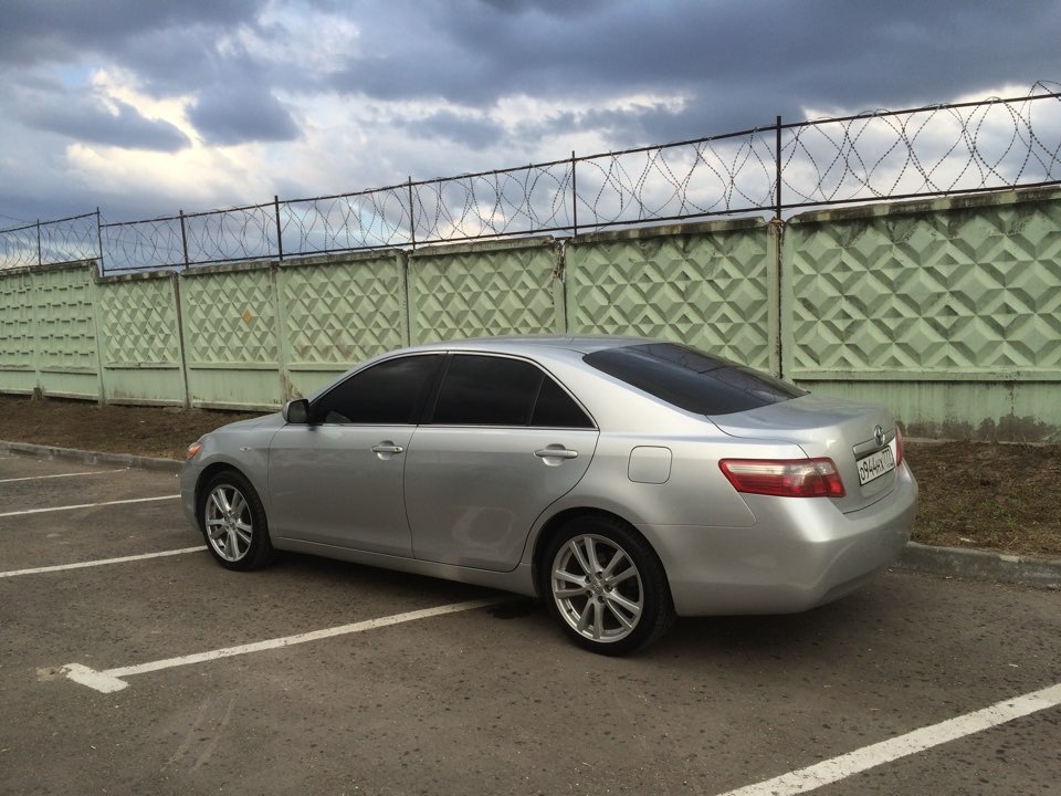 18 40 фото. Toyota Camry 40 на 18 дисках. Тойота Камри 2010 r17. Toyota Camry xv40 r18. 18 Колеса Toyota Camry 40.