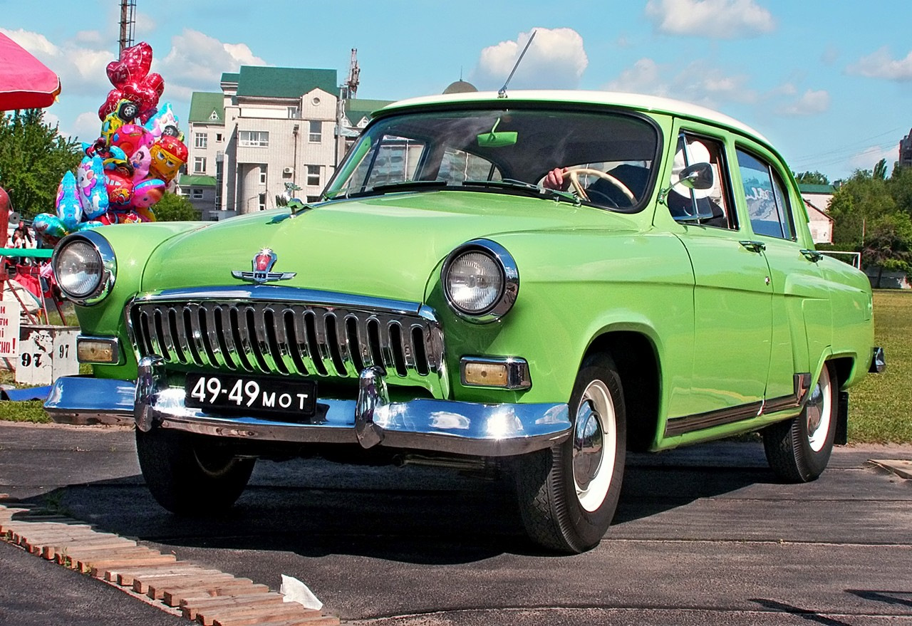 Запорожское авто. Клуб любителей ретро автомобилей. Клуб любителей ретро авто. Запорожская машина. Конгресс машина.