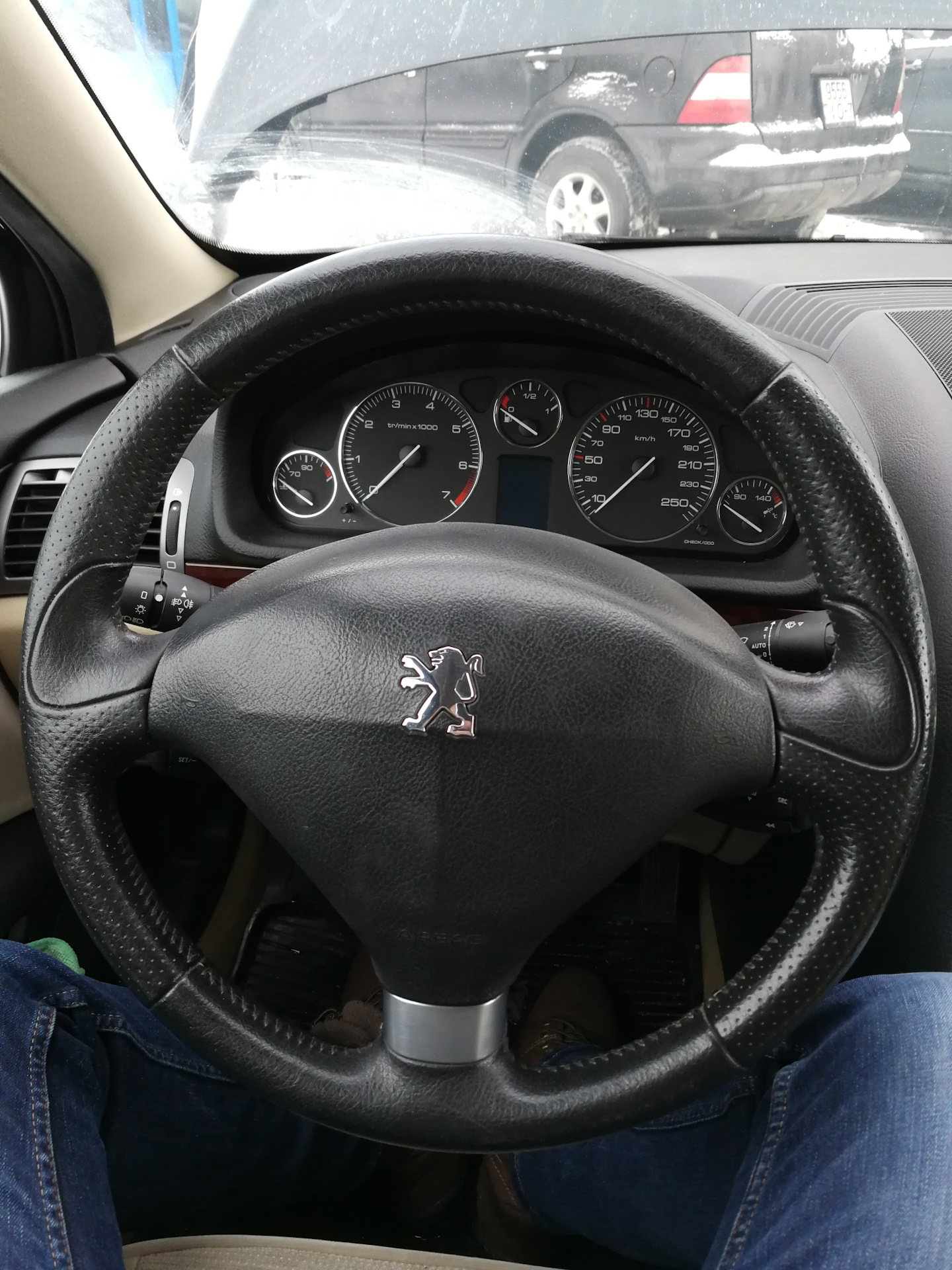 Руль с перфорацией. — Peugeot 407, 2 л, 2007 года | стайлинг | DRIVE2