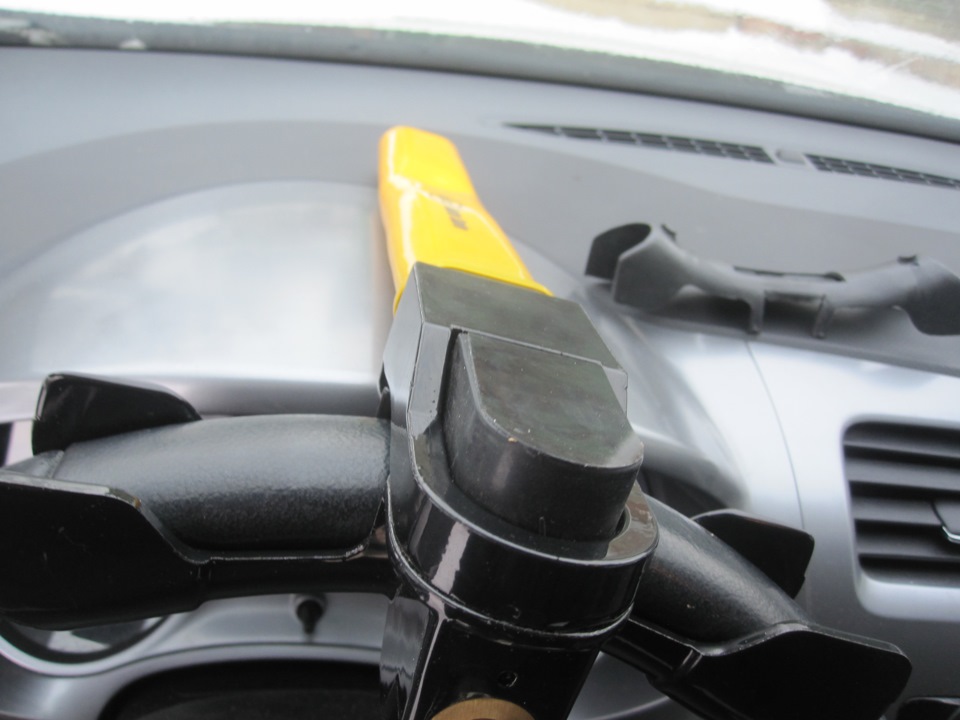 Если за страшно за кожу, можно подложить тряпку — SEAT Leon (Mk II)