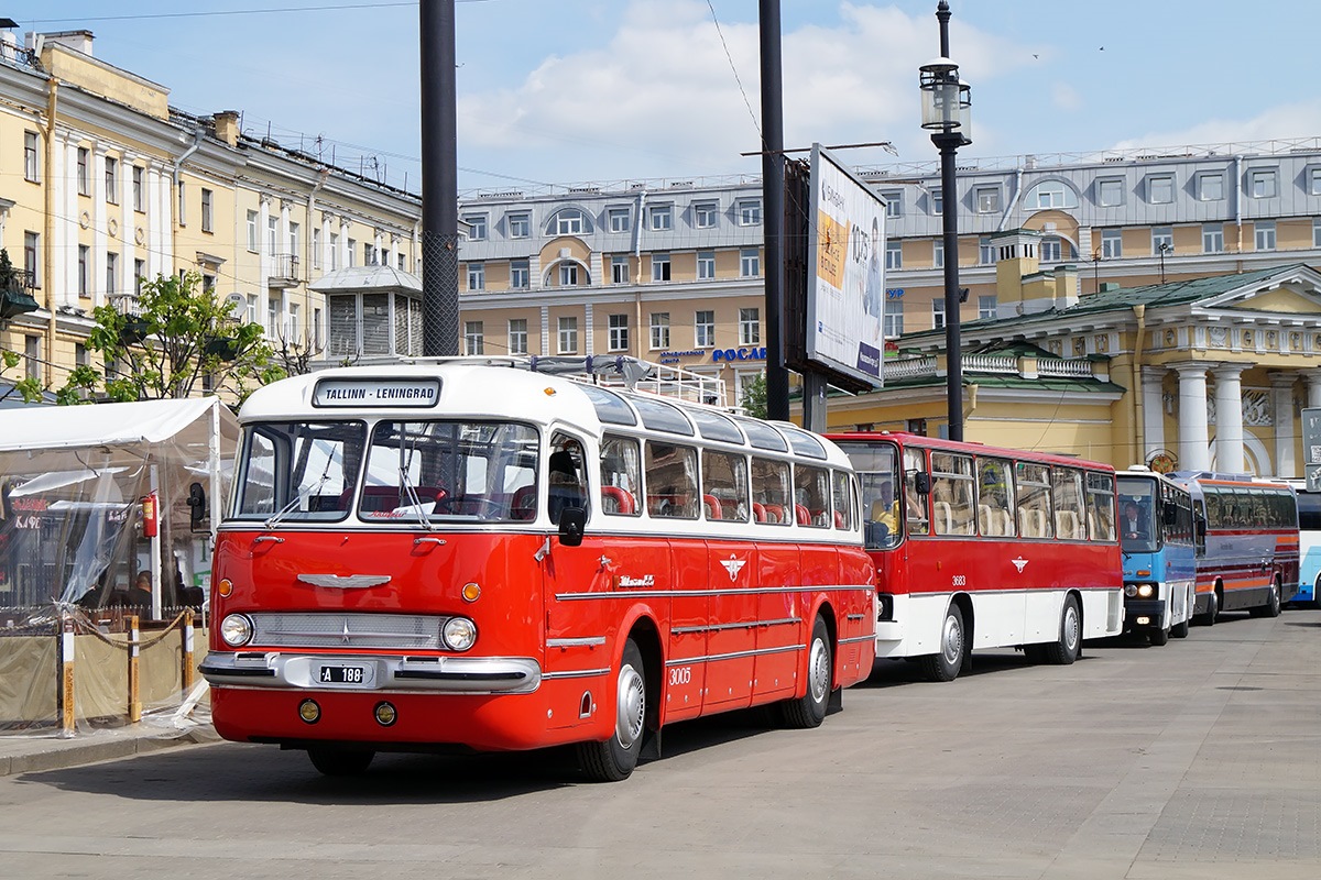 Нижний питер автобус. Ретро автобус СПБ. Автобусы в Питере старые. Парад ретро автобусов Санкт Петербург. RETROBUS В Санкт-Петербурге.