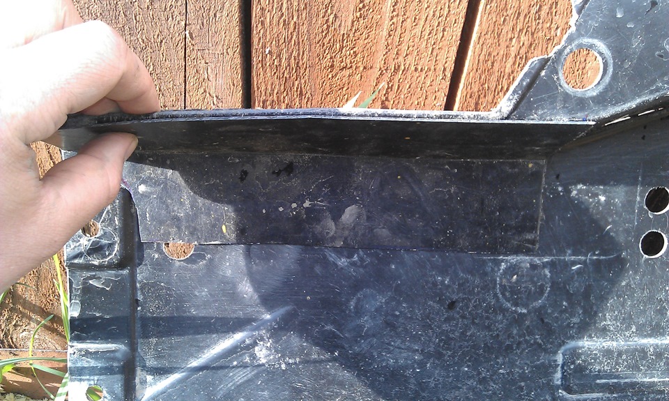 Ремонт пластикового обвеса днища — Audi A4 (B6), 2 л, 2001 года ...