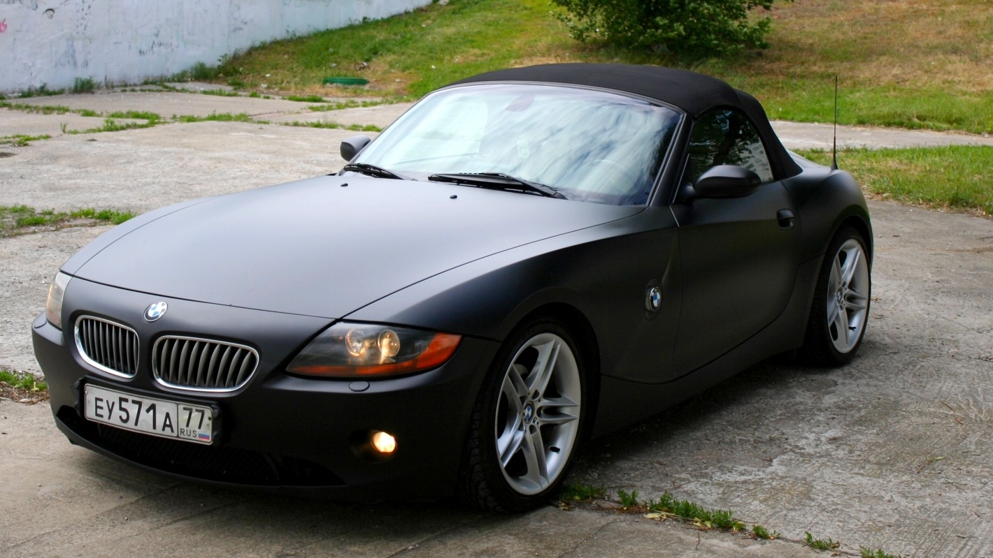 Бмв двухместная. BMW z4 Black. BMW z4 e85. БМВ z4 черная. BMW z4 1998.