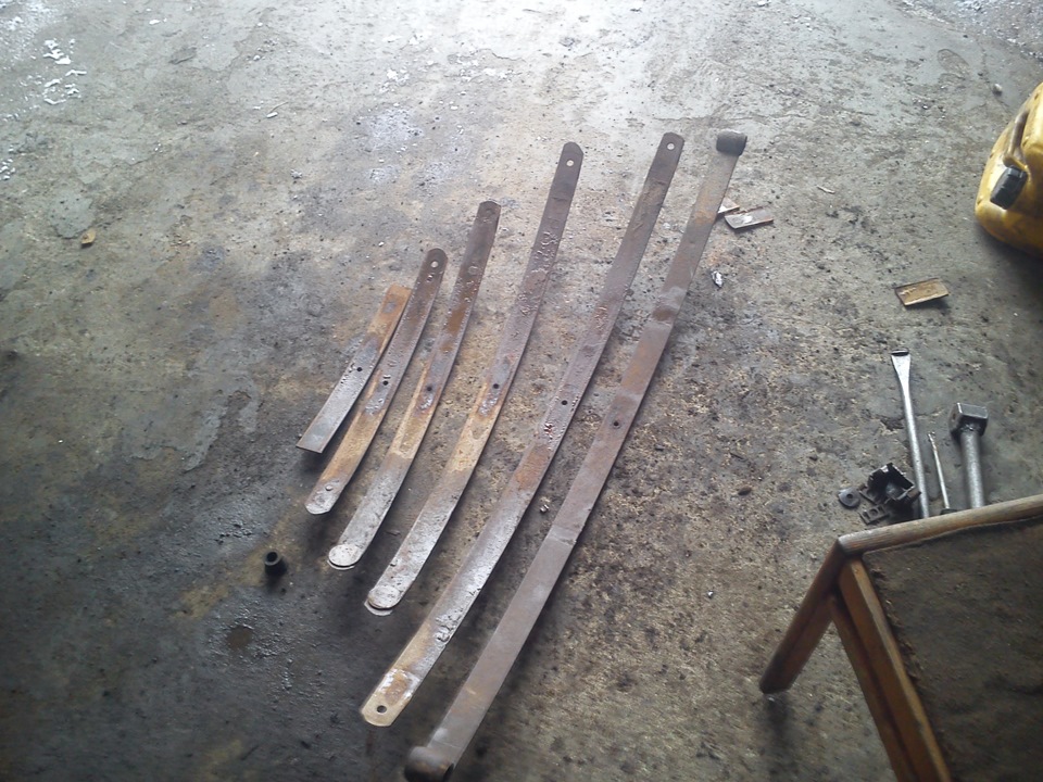 Нива на рессорах. Переборка рессор уаз. Разборка рессор. Замена рессоры москвич 412. Рессоры на ваз 2112.