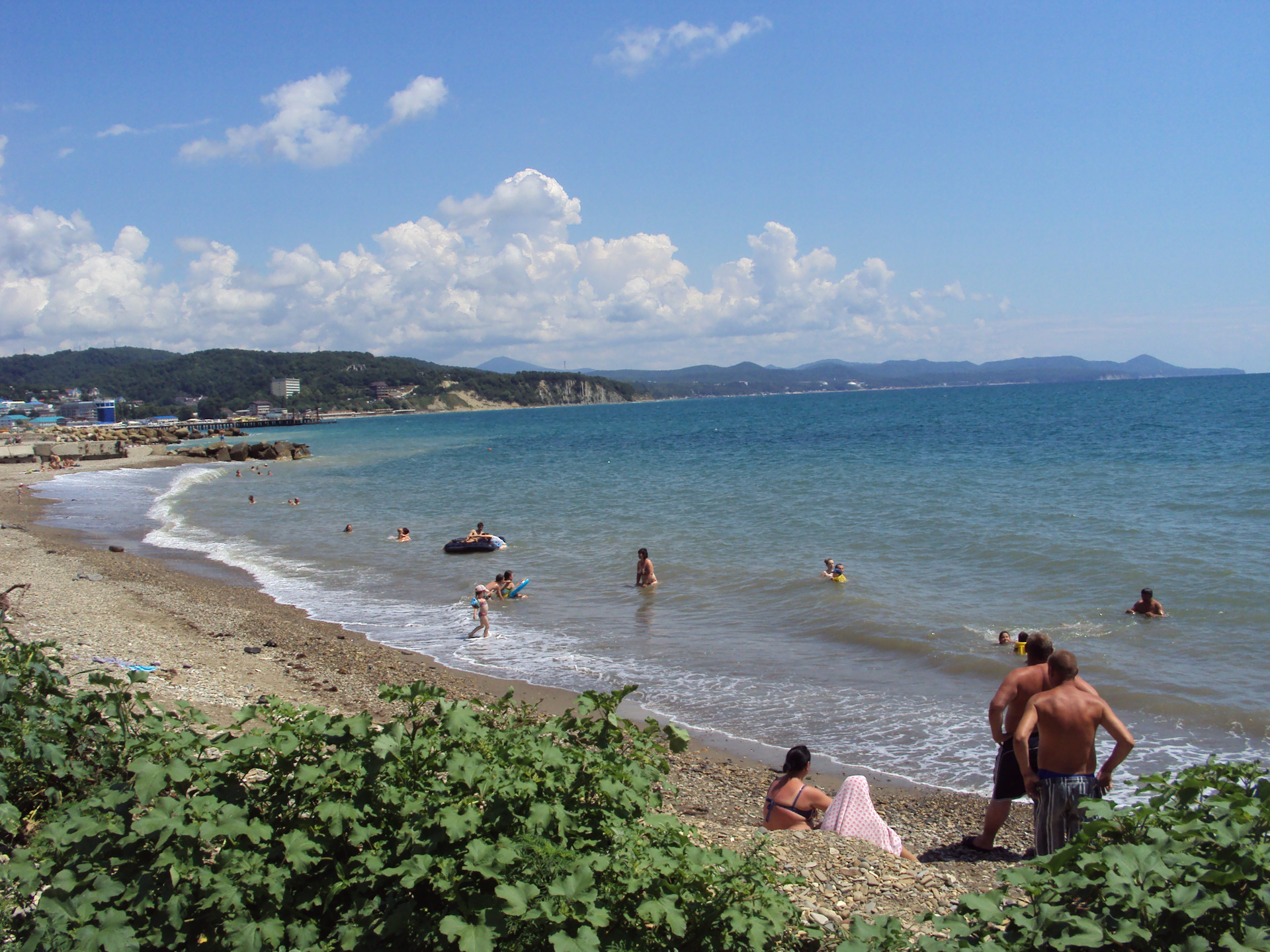 Погода в лермонтово краснодарский на 14 дней. Лермонтово море. Золотой пляж Лермонтово. Лермонтово Краснодарский край золотые Пески. Голубая Лагуна плаж Лермонтово.