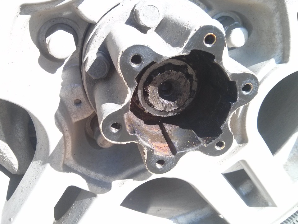 Хотел подтянуть ступичный, а провел ТО хабам — УАЗ Patriot, 2,7 л, 2015 ...