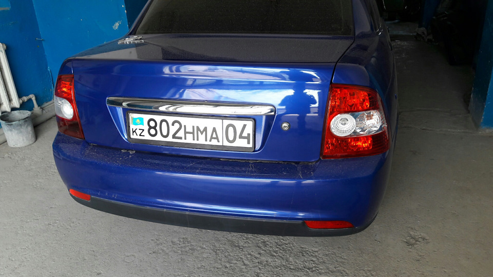 Шильдик приора — Lada Приора седан, 1,6 л, 2008 года | стайлинг | DRIVE2