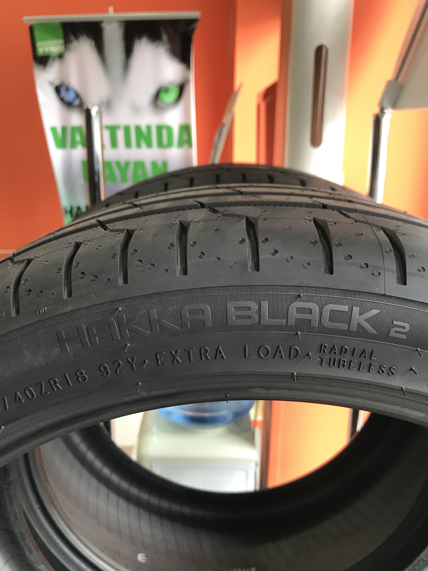 Nokian black 2. Nokian Hakka Black 2. Nokian Hakka Black 2 Treadwear. Нокиан Хакка Блэк 2013 года. Nokian Hakka Black (2017).