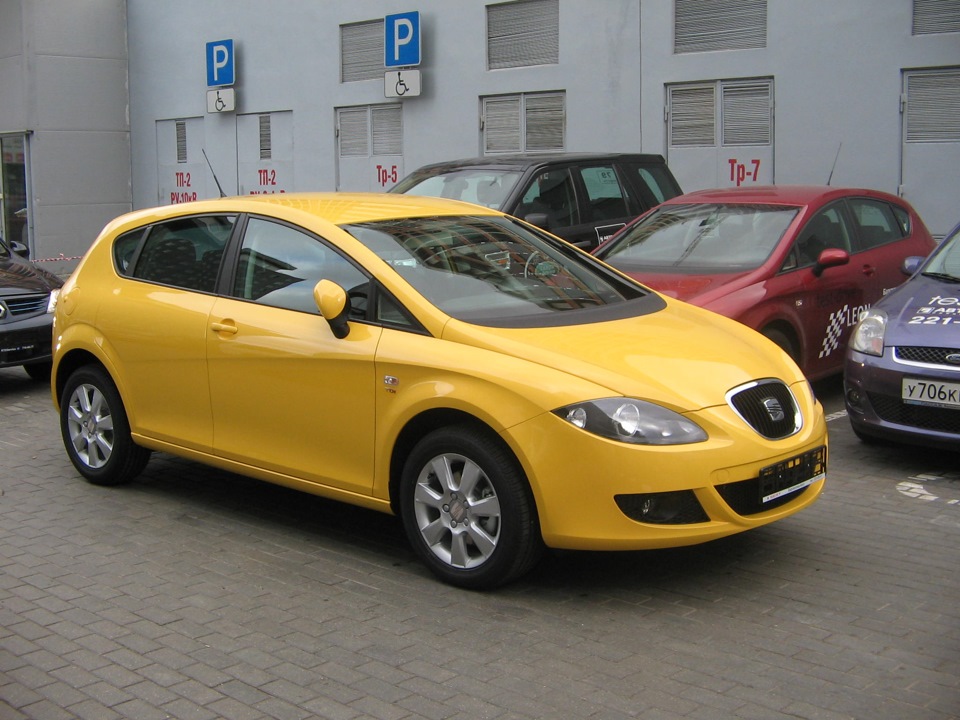 Seat Leon 2010 Yellow