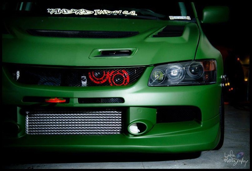 Green evo. Mitsubishi Green. Винил зеленый цвет JDM. Эволюшн тюнинг красные фары.