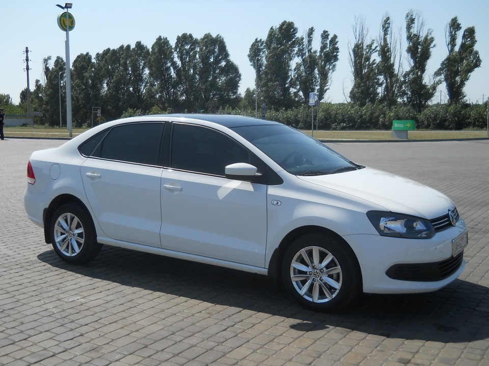 VW Polo sedan Р±РµР»С‹Р№