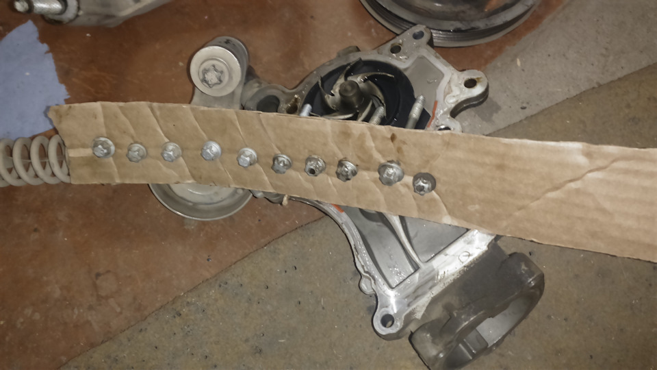 Итак помпа снята, болты чтобы не напутать — Opel Astra J