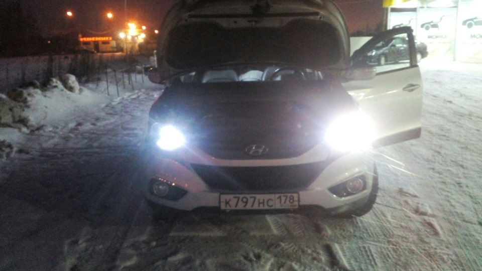 Перегорела лампа ближнего света — Hyundai ix35, 2 л, 2011 года | своими ...