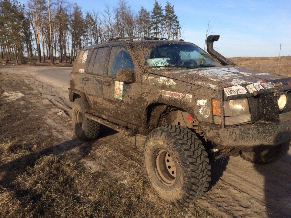 Jeep Grand Cherokee в грязи