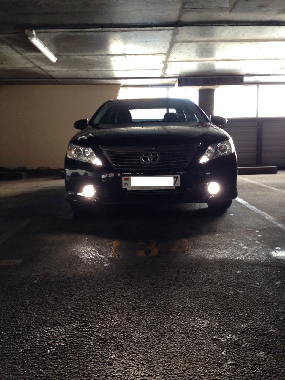 Замена ламп в противотуманках — Toyota Camry (XV50), 2 л, 2014 года ...