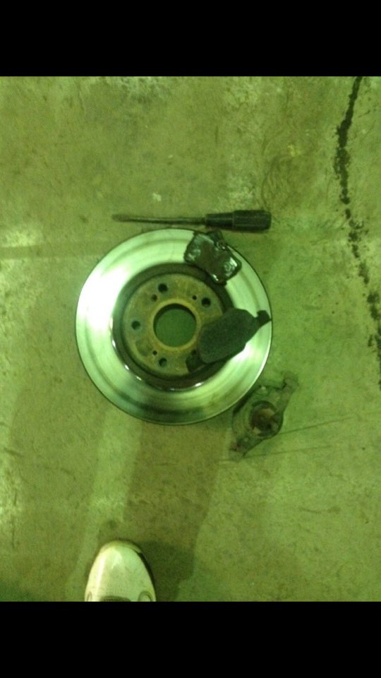 Замена тормозных колодок и дисков с покраской суппортов — Honda Accord ...