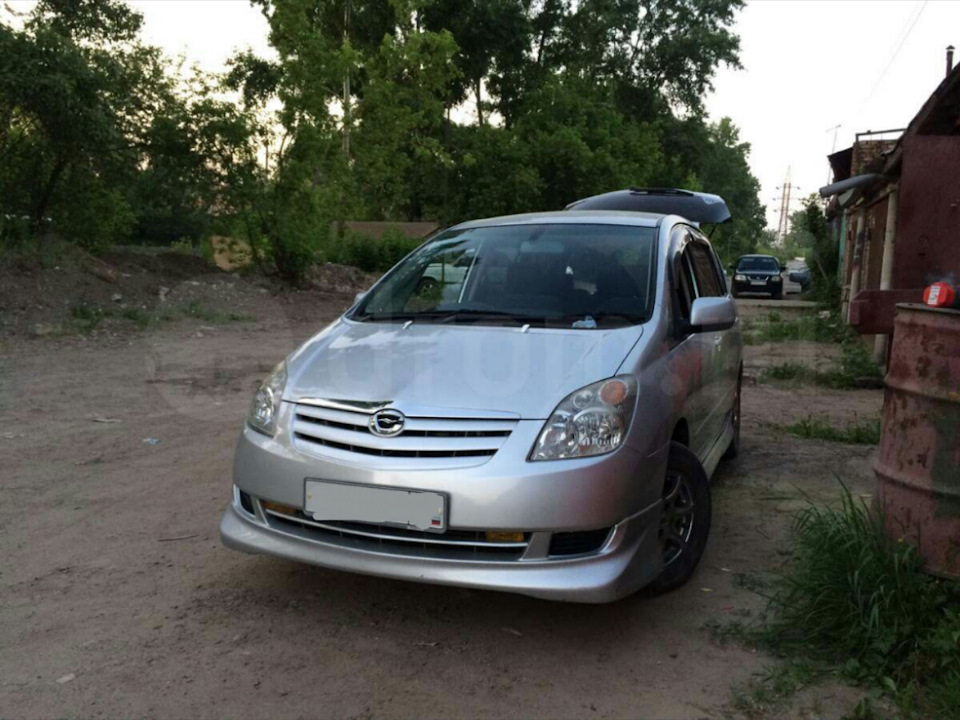 Королла спасио 2004. Spacio (e121). Тойота Спасио. Toyota Corolla Spacio 1.8 at, 2003. Спасио 121 кузов.