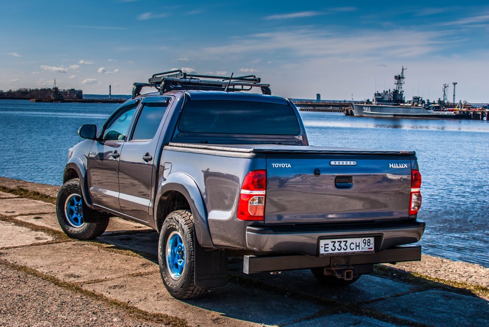 Toyota Hilux с закрытым багажником