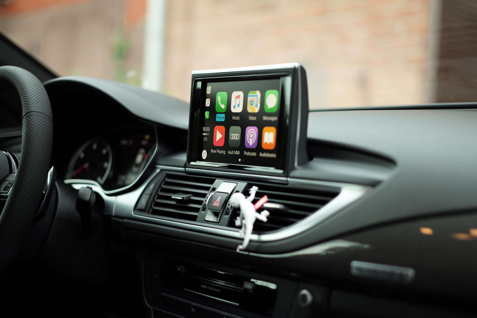 Навигация q7. Q7 audi навигация. Audi mib2 high. Smartphone interface audi q7. Q7 audi навигация.