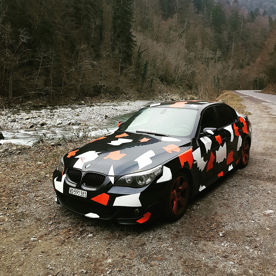 Можно ли камуфляж. BMW e60 камуфляж. БМВ е90 камуфляж. BMW e39 камуфляж. БМВ е39 камуфляж.