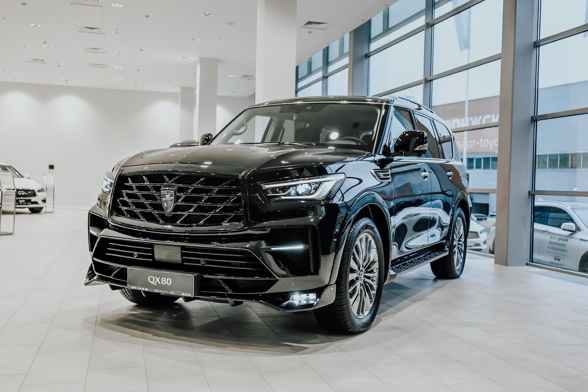 Infiniti QX80 Missuro в новом шоуруме MAJOR INFINITI на Новой Риге — Larte  Design на DRIVE2