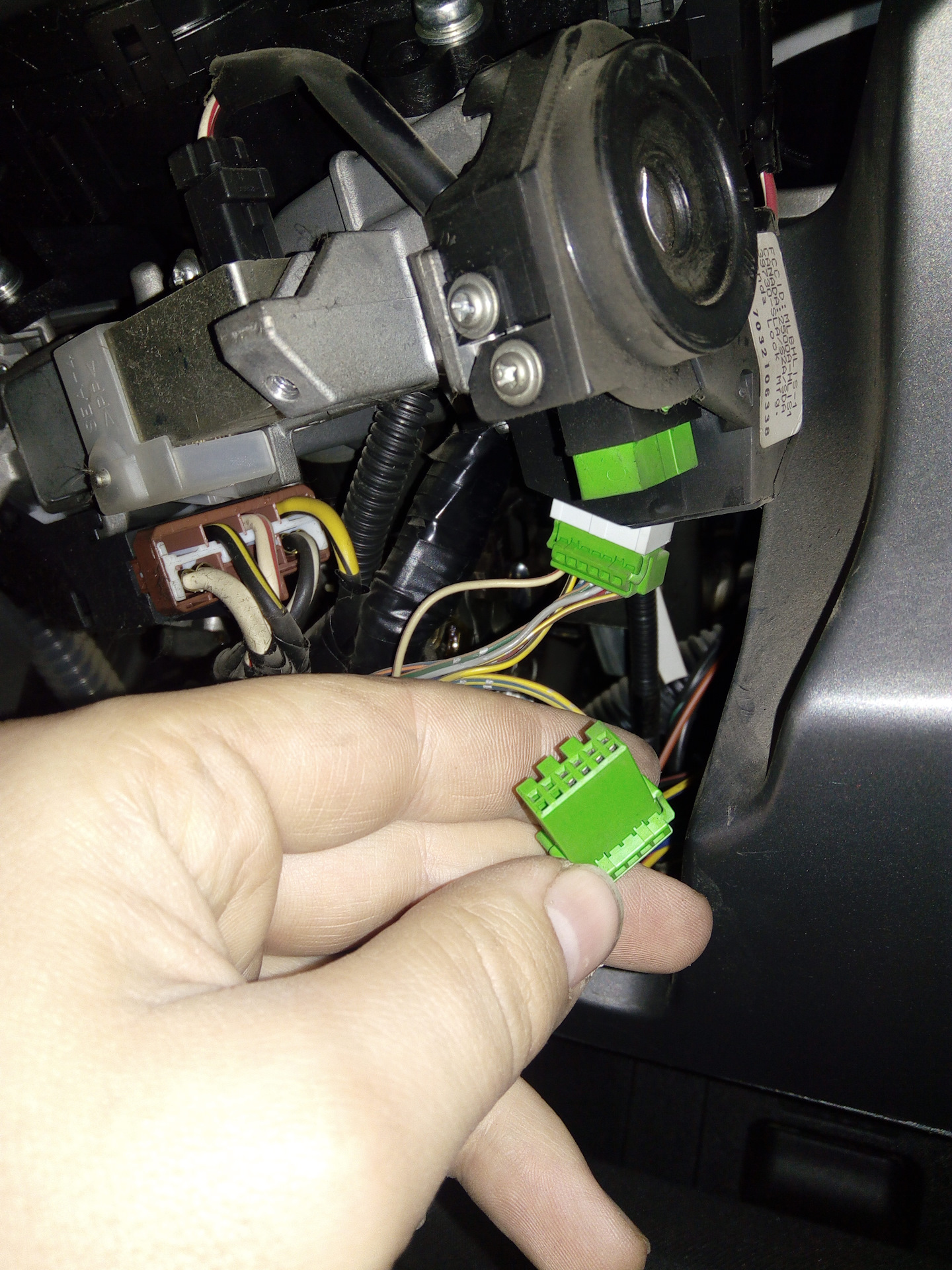 Замена замка зажигания иммобилайзером. Датчик присутствия ключа ВАЗ 2110. Honda Fit 2004 фишка переключателя света. Зеленый штекер центрального замка Хонда джаз. Иммобилайзер Хонда фит 2005.
