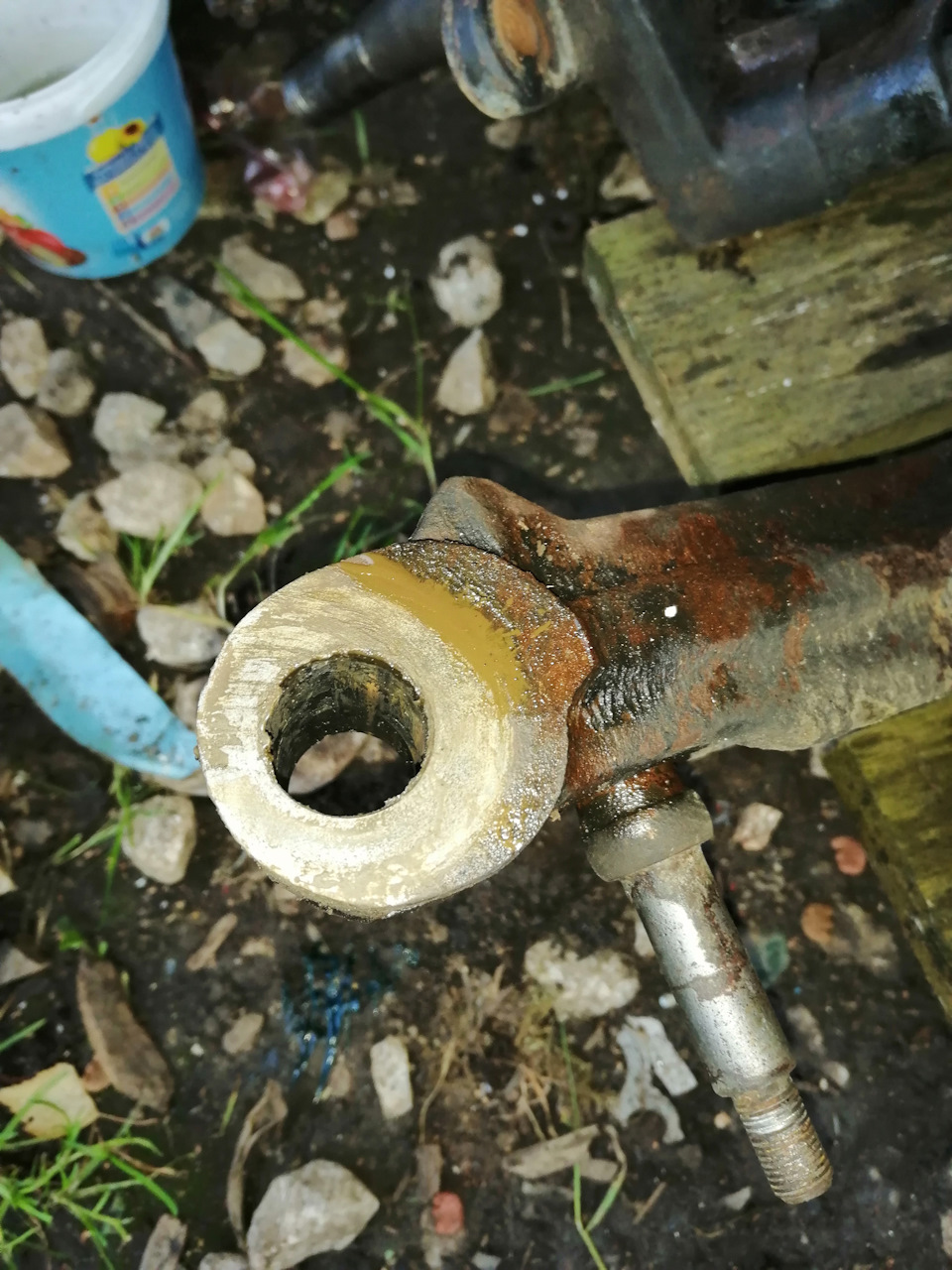 Замена прокладки выпускного коллектора и чистка дросселя — Cadillac ...