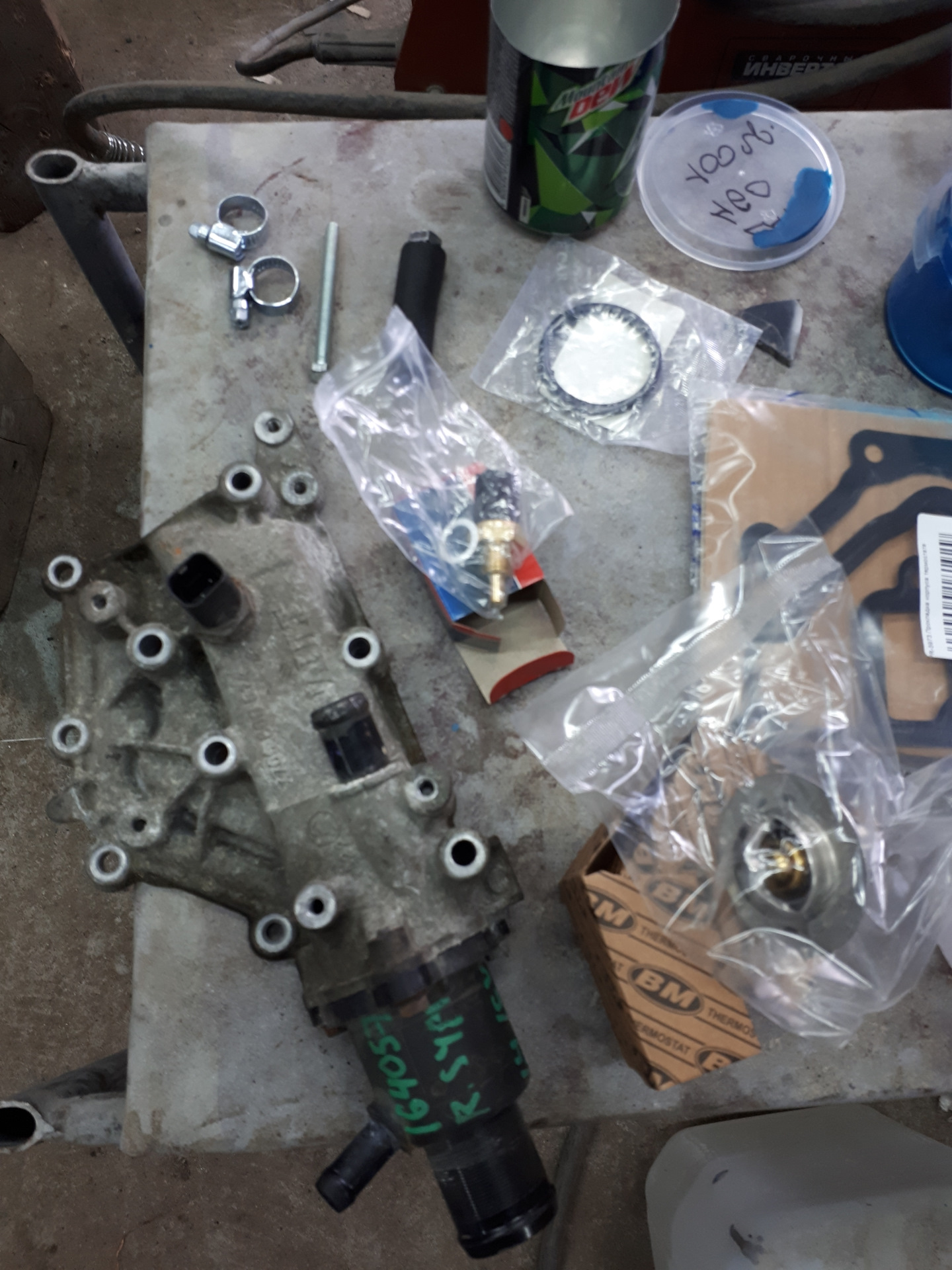 Термостат рено меган 2 1. Алюминиевый термостат рено меган 2. Корпус термостата рено меган 2 алюминиевый. Силуминовый корпус термостата меган 2. Корпус термостата меган 2 алюминиевый.