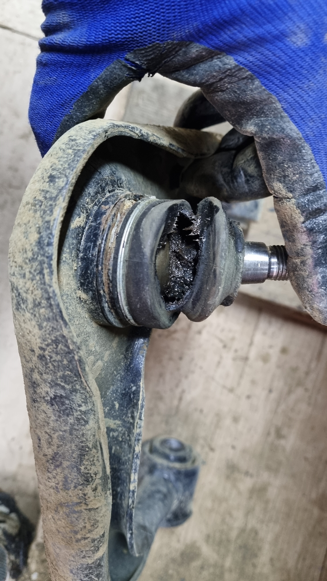 Замена верхних шаровых — Toyota Land Cruiser Prado 150-series, 4 л ...