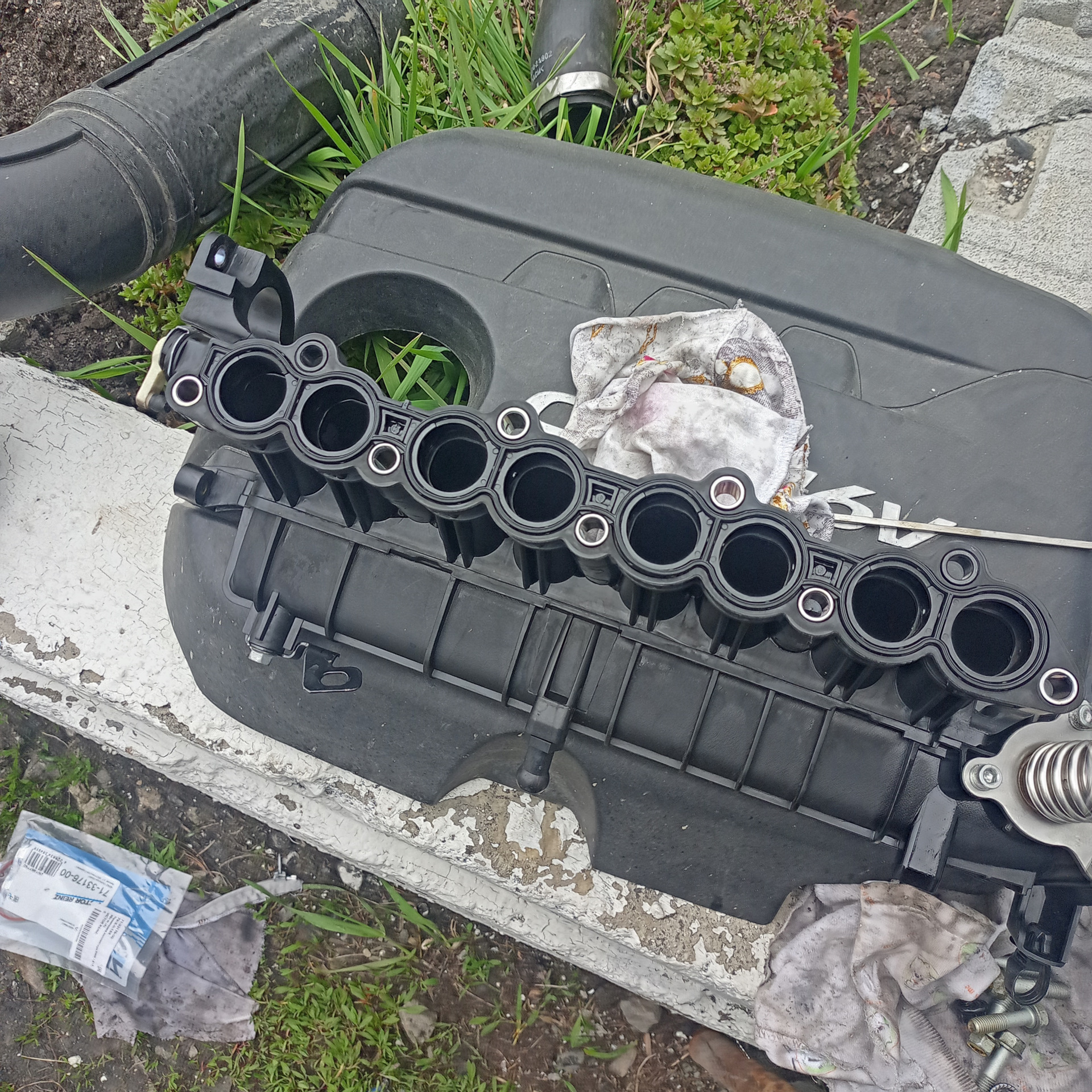 Замена прокладки впускного коллектора — Hyundai i40, 1,7 л, 2013 года ...