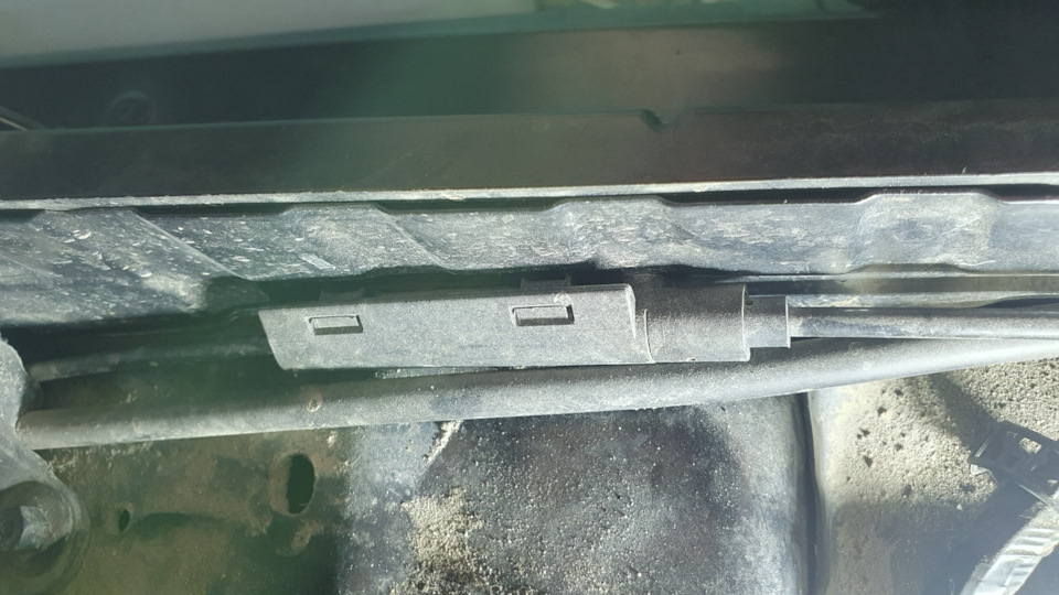 Замена тросика открывания капота Range Rover L322 повторно — Land Rover ...