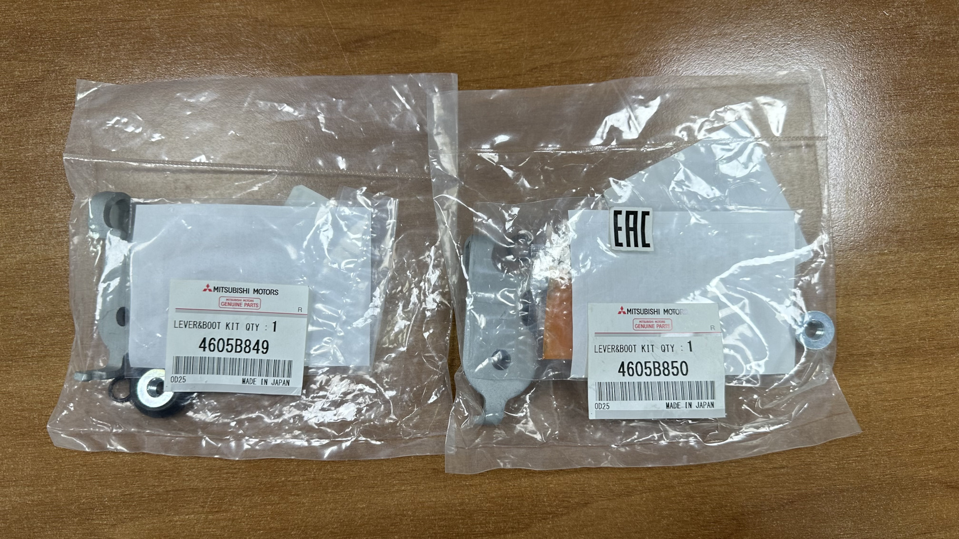 ремкомплект задних левого и правого суппорта - Mitsubishi ASX. 