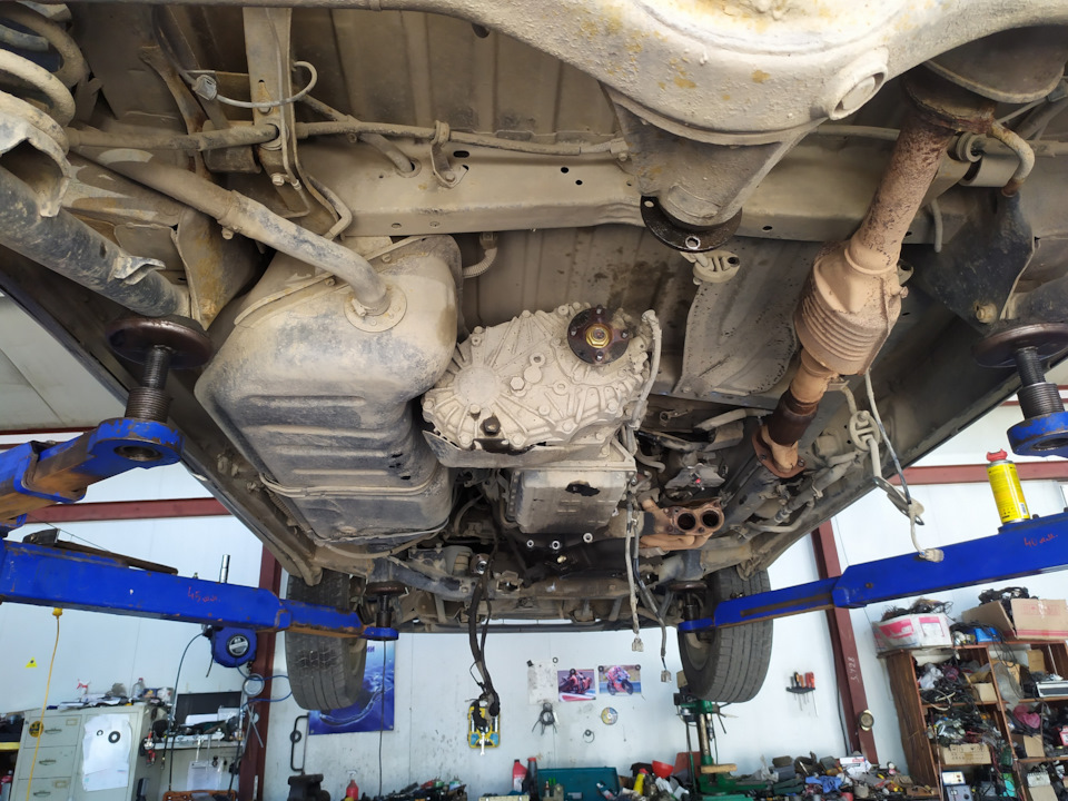 Пока еще старый двиг. — Toyota Estima (I)