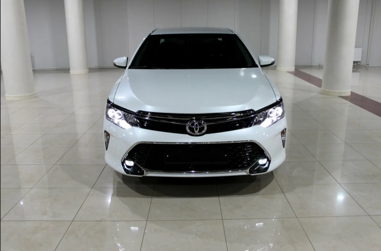 Toyota Camry 55 белый перламутр