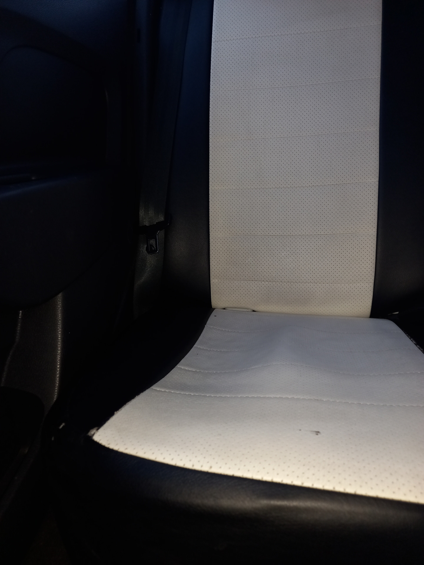 Просел задний диван — Renault Logan (2G), 1,6 л, 2019 года | поломка ...