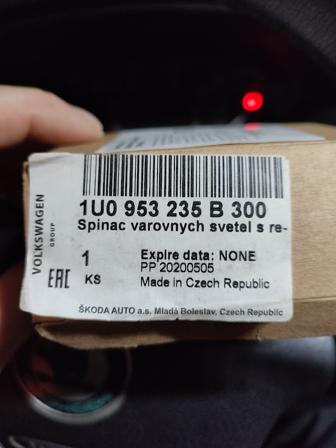 Замена кнопки аварийки — Skoda Octavia A4 Mk1, 1,6 л, 2007 года ...