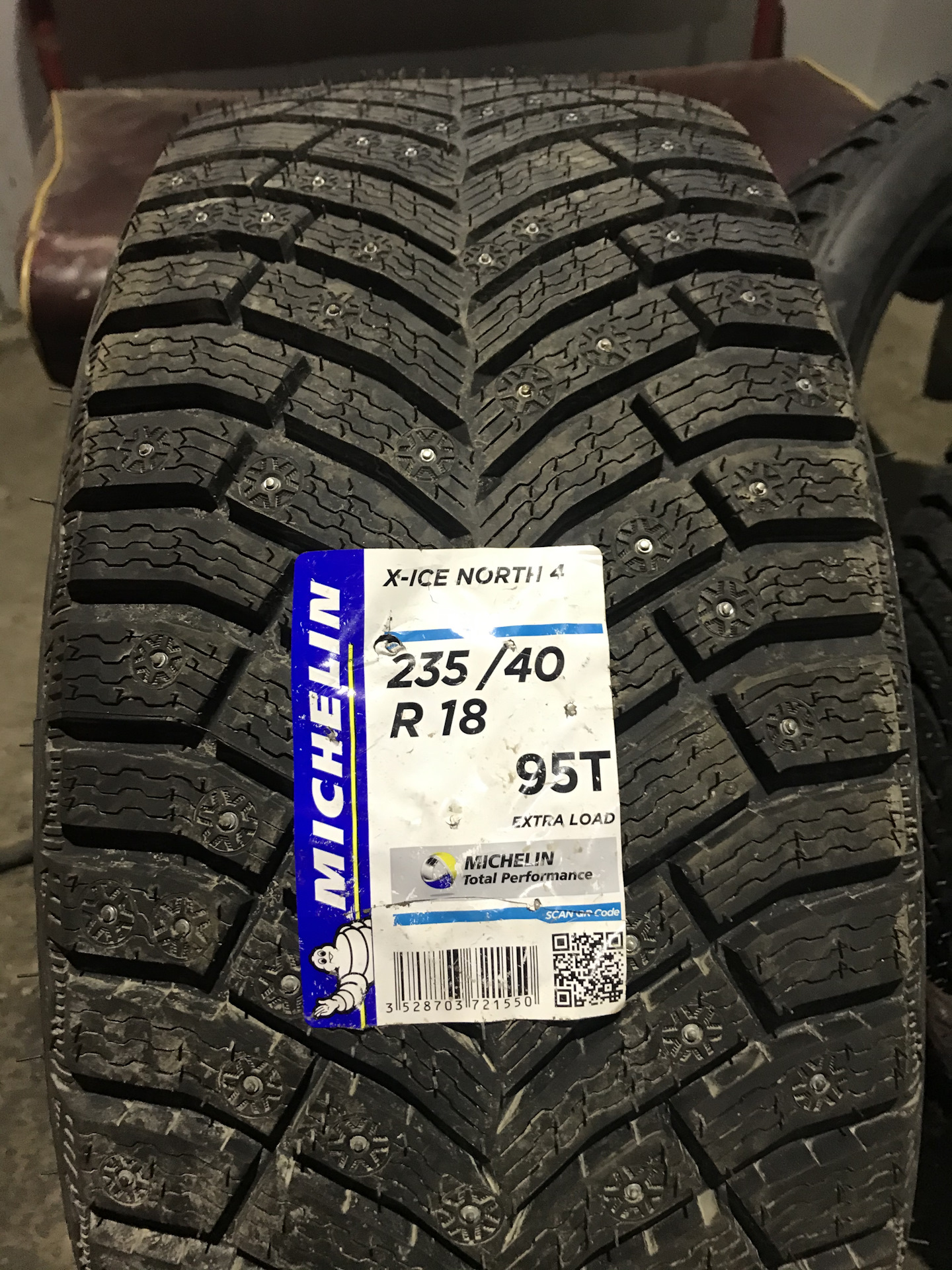 Michelin x ice north. Мишлен x Ice North 4. Michelin x-Ice North 4 235/45/18. 235/40/18 Michelin x-Ice 3. Мишлен x Ice North 3 235/40r18.