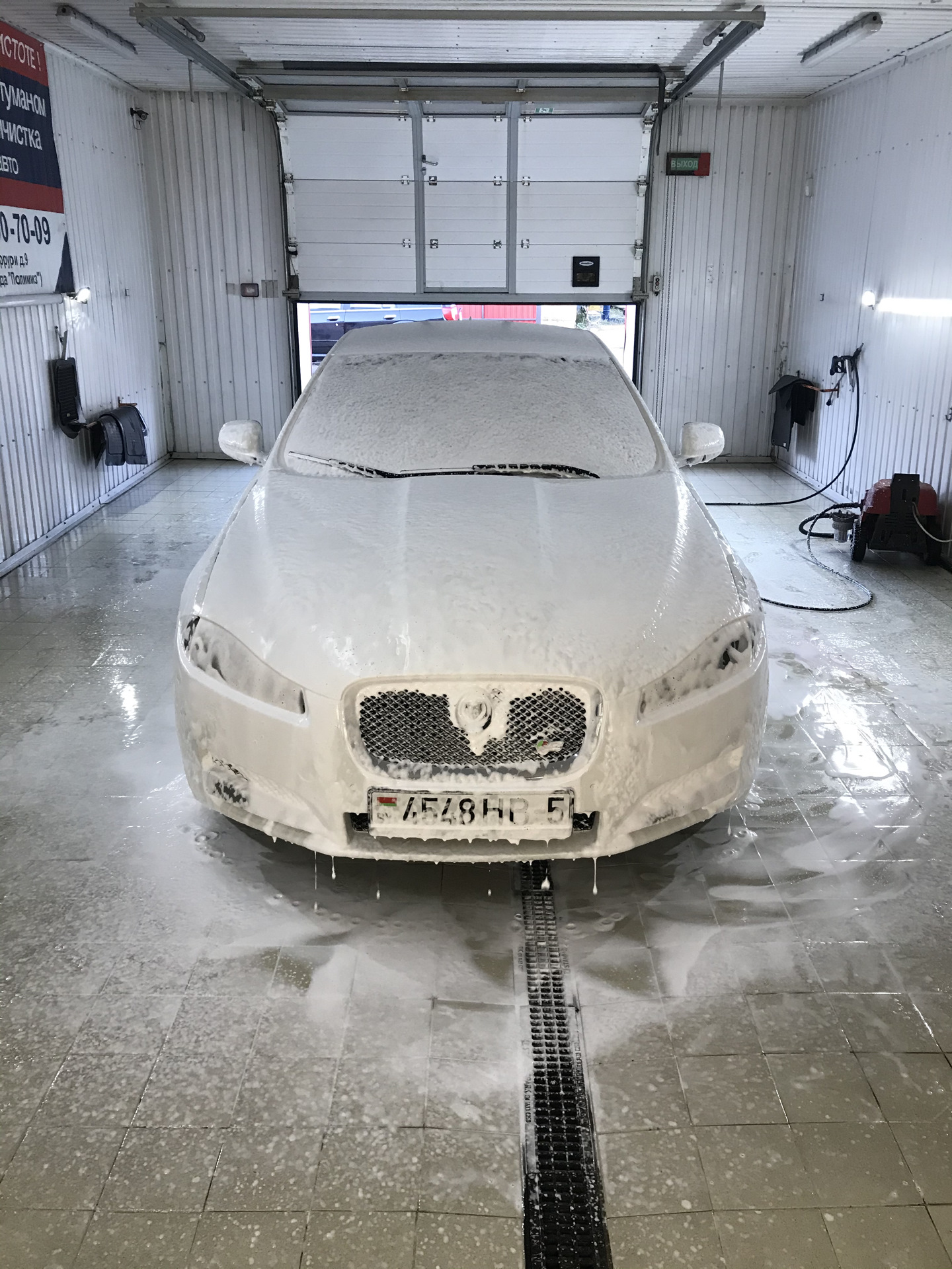 Ягуар мойка. Jaguar xf на мойке. Jaguar xf на мойке. Ягуар nx на мойки. Ягуар мойка.