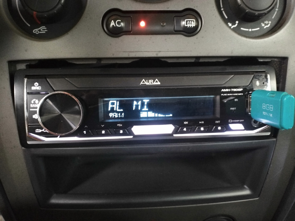Help! — Renault Megane II, 1,6 л, 2006 года | автозвук | DRIVE2