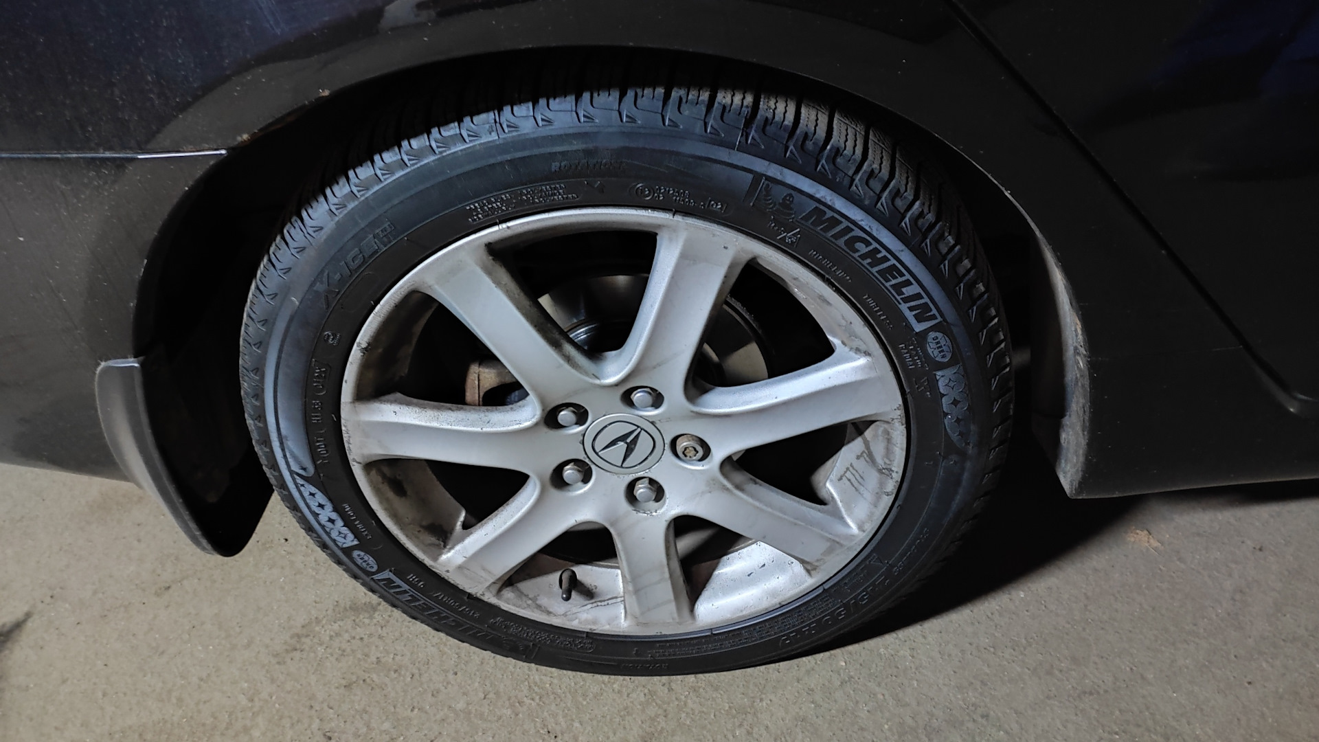Травит колесо по ободу – заливаем герметик для шин. — Acura TSX (1G), 2 ...
