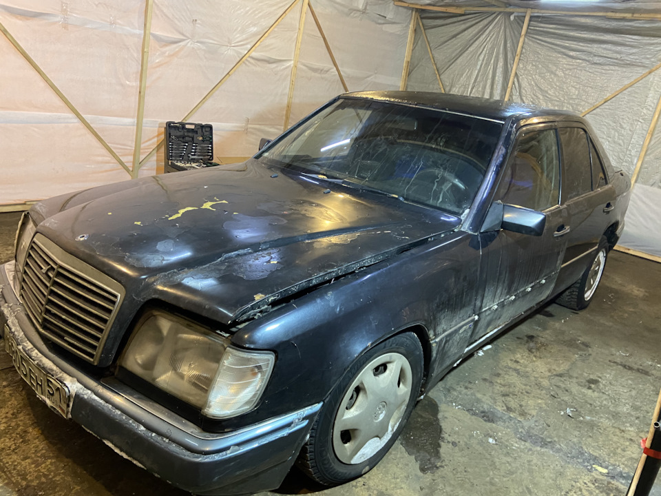 Разбор 124. Мерседес 190 с разобранной мордой. Разбор 124. Ремонтные панели пола мерседес 124. Авторазбор мерседес в ингушетии.