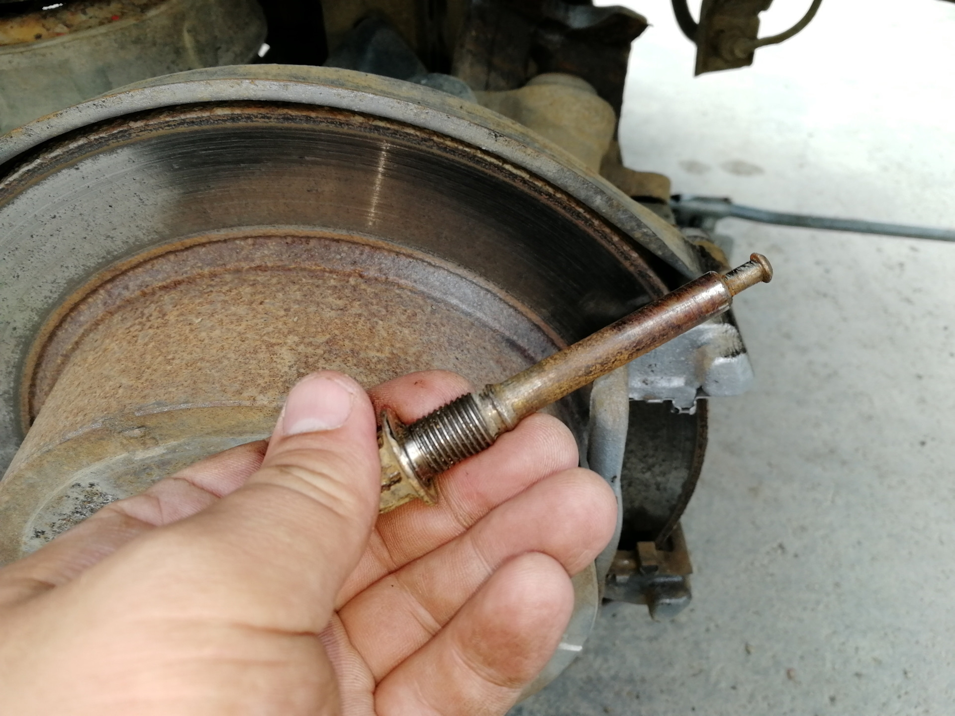 Ate направляющие меган 2. Суппорт тормозной для вольво s60. Направляющие задних тормозных колодок honda crv 4. Передние тормоза приора направляющий. Задние колодки митсубиси делика.