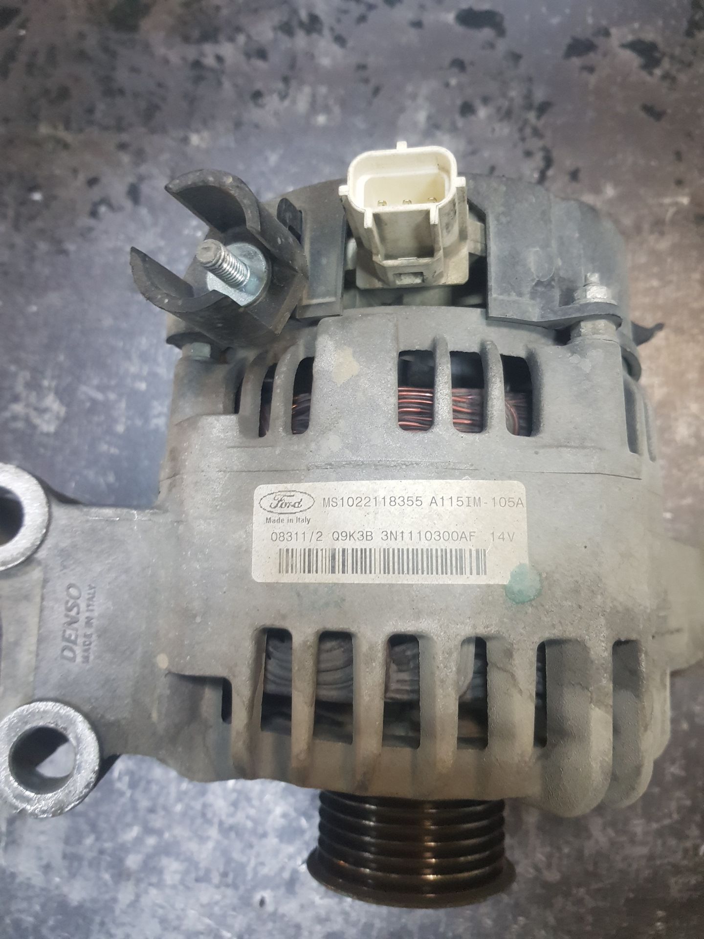 Генератор форд фокус 3. Era 210357 Генератор. Era 210357. Генератор Denso dan588 105a Ford Focus 2. Era 210357 Генератор MESSMER.