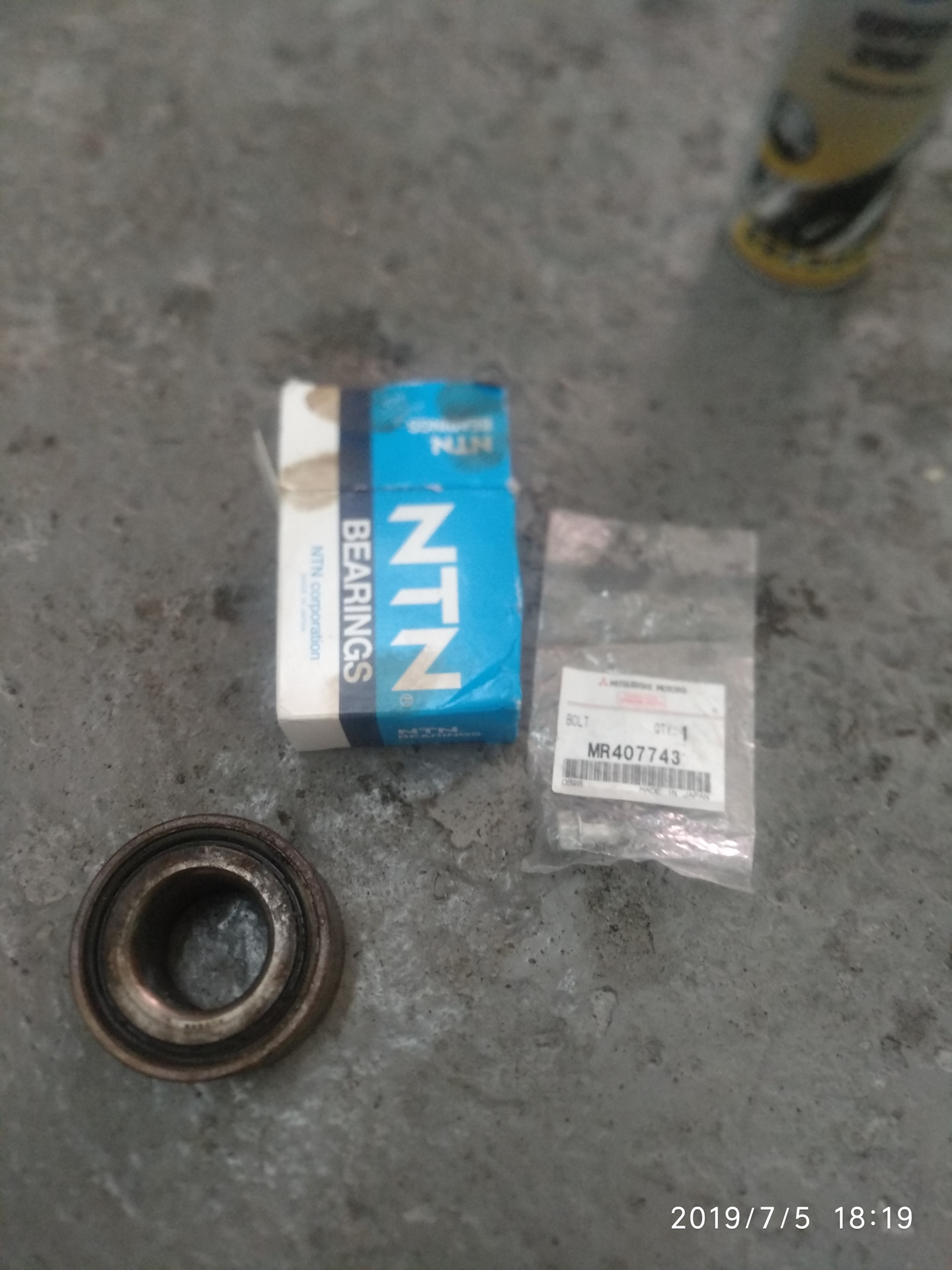 Замена подшипника передней левой ступицы — Mitsubishi Lancer IX, 1,6 л ...