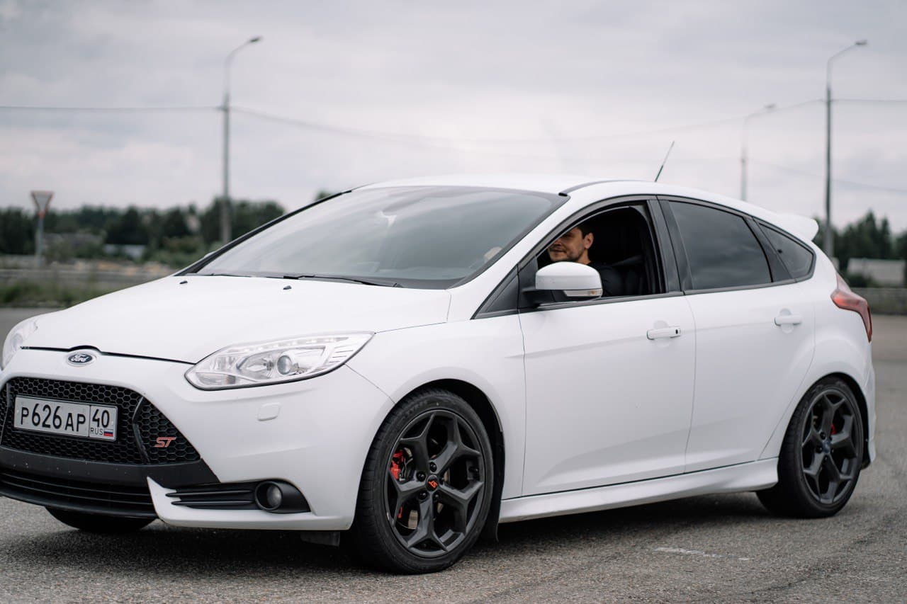 Ford Focus St серебро 2013