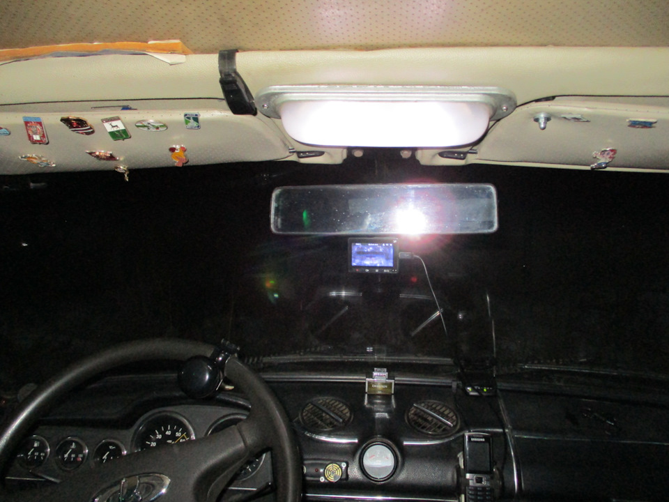 светит приятным дневным светом — Lada 21061