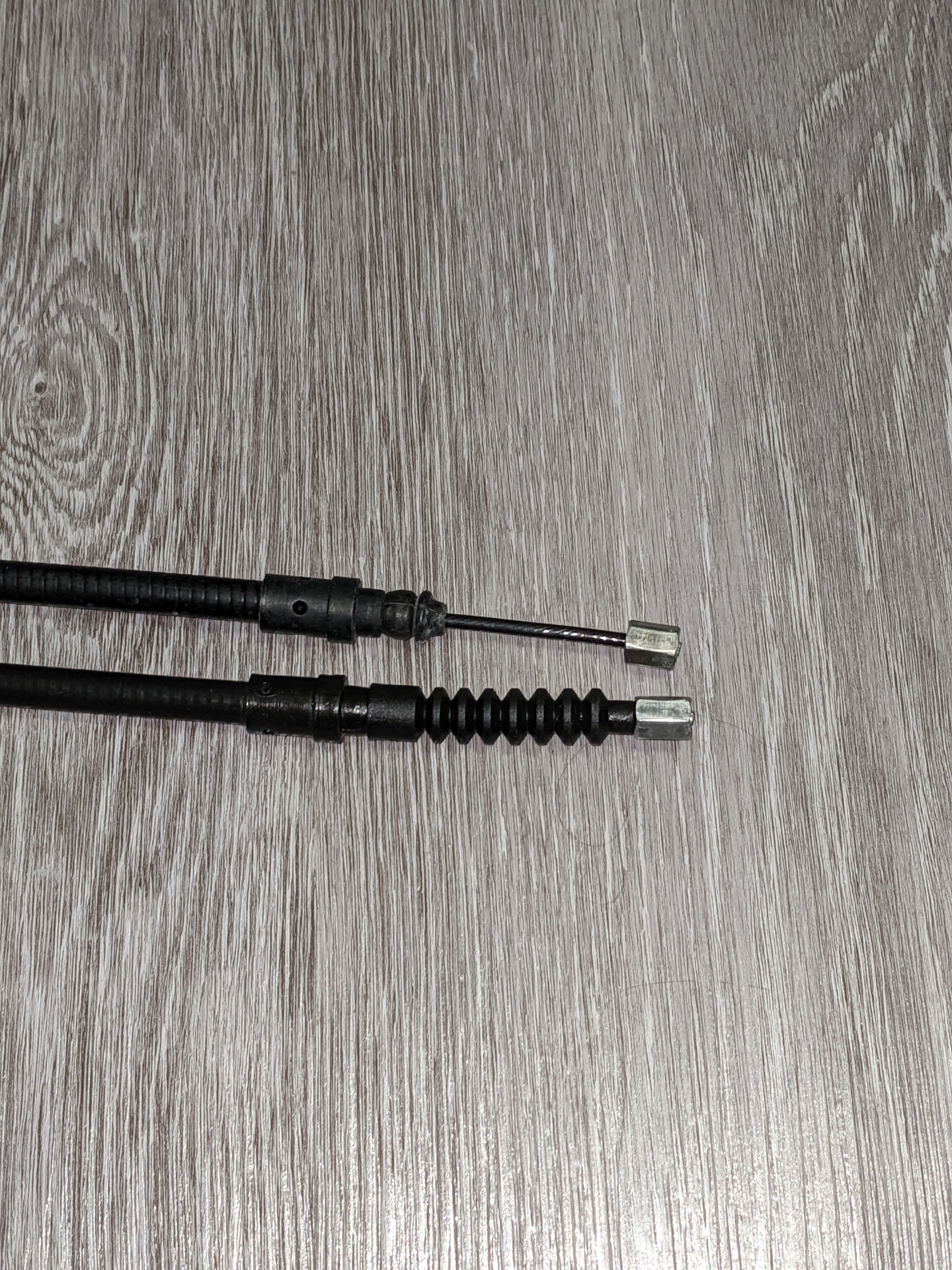 Замена тросиков ручника, установка грязевого щитка заднего суппорта ...