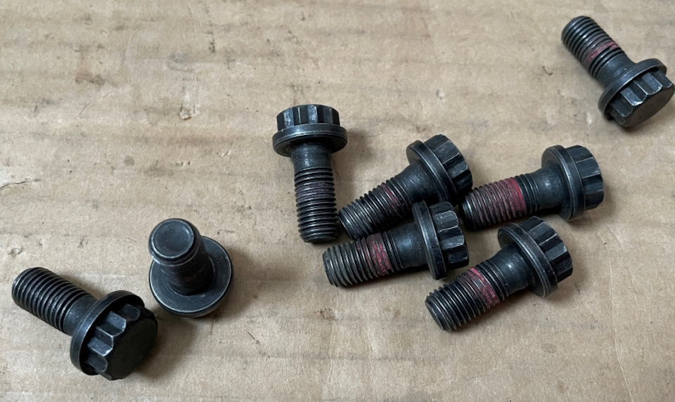 Болты для крепления маховика использовал c LX570, на которые прикручен венец. Они почти такие же, как и на маховике от 1jz-gte. — Toyota Altezza