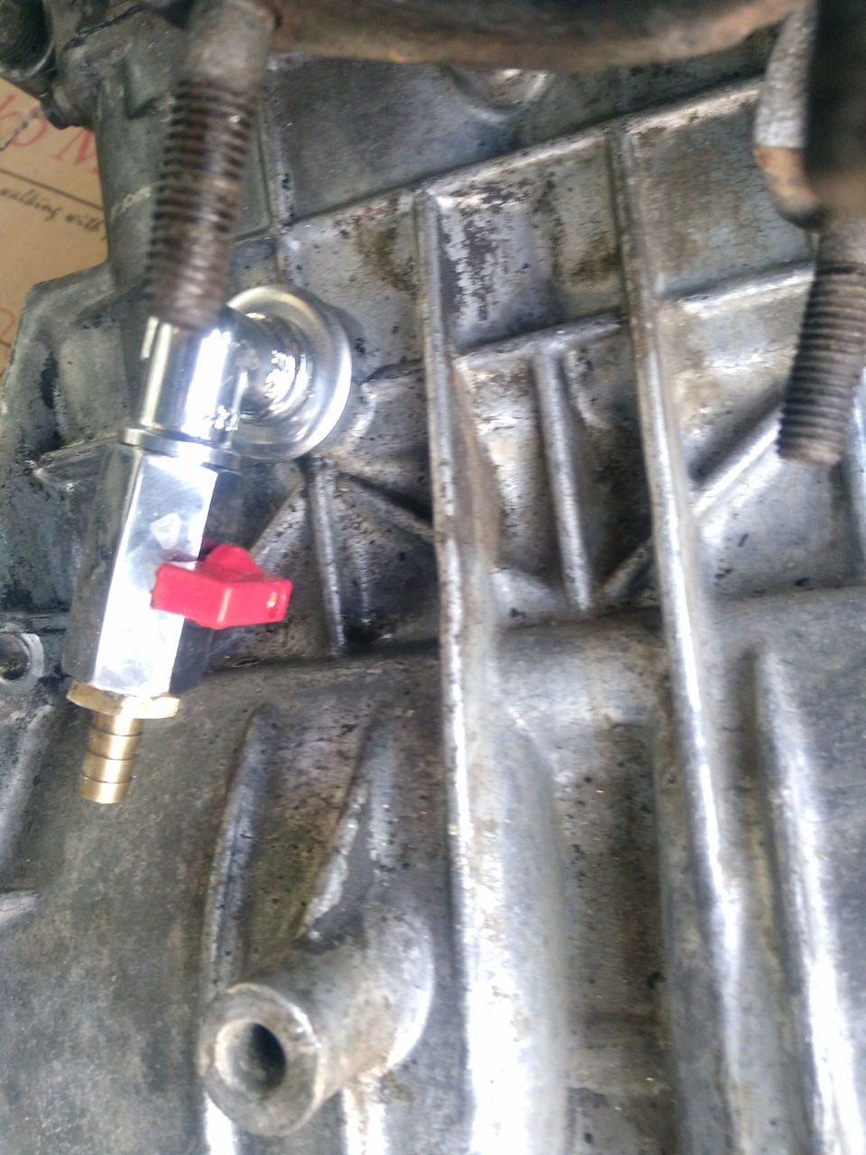 Замена крана слива охлаждающей жидкости в блоке цилиндров — ГАЗ 2410, 2 ...