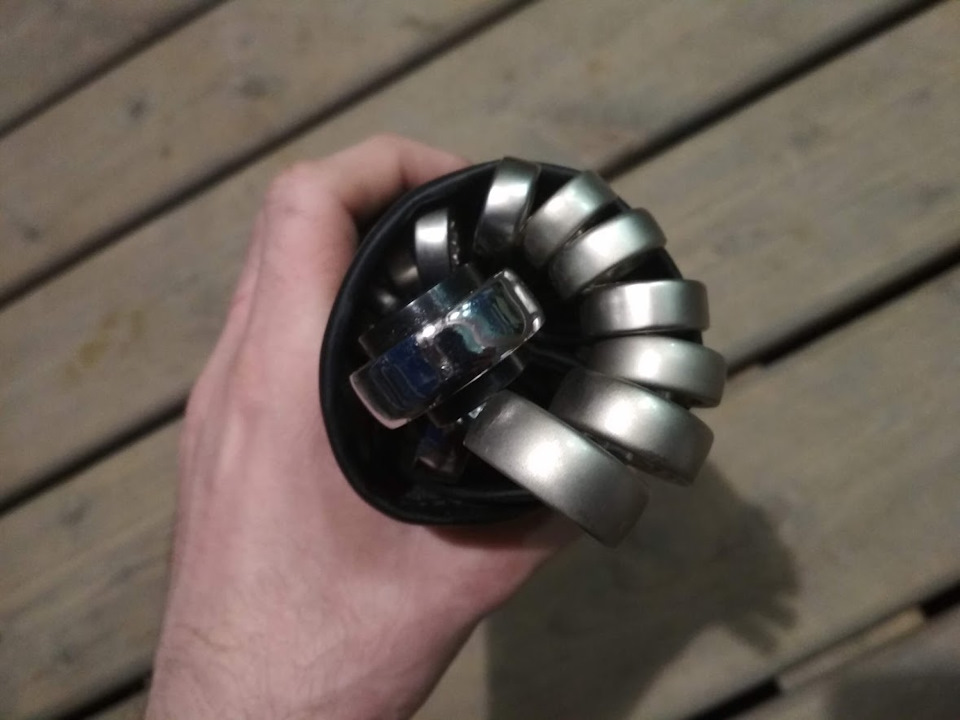 Но больше всего мне нравится в этом чехле перфекционистский вид 'улитки' из ключей в собранном виде. — Suzuki Jimny (1G)